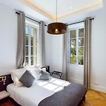 Maison De Maitre Avec Piscine En Front De