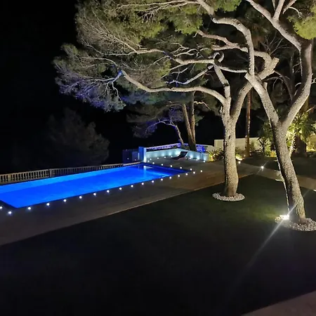 Villa Maison De Maitre Avec Piscine En Front De *