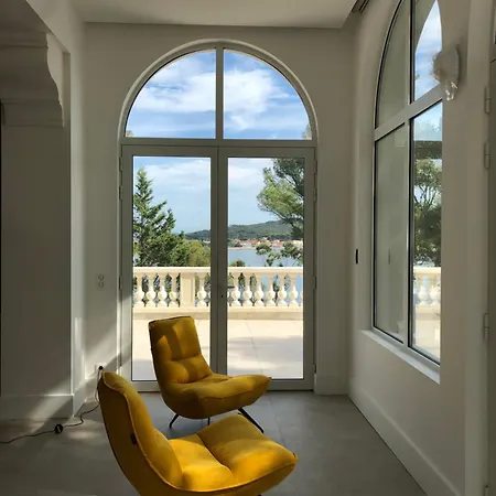 Maison De Maitre Avec Piscine En Front De * La Seyne-sur-Mer