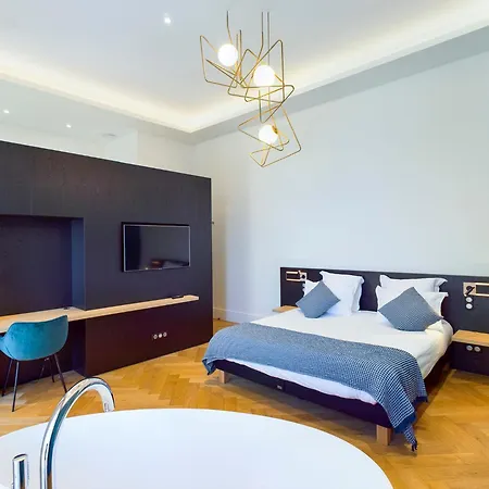 Villa Maison De Maitre Avec Piscine En Front De