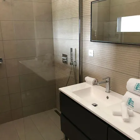 Maison De Maitre Avec Piscine En Front De