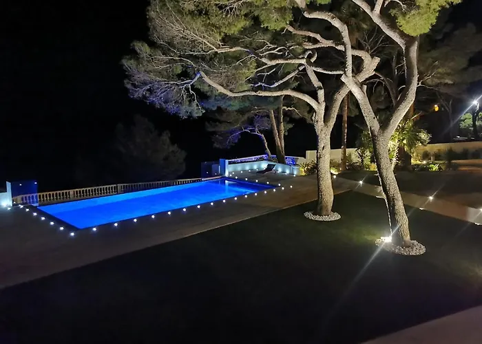 Villa Maison De Maitre Avec Piscine En Front De *