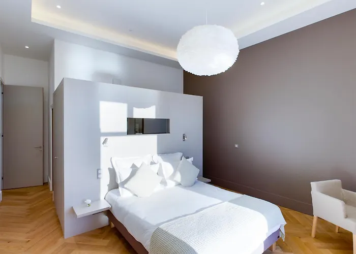 Villa Maison De Maitre Avec Piscine En Front De *