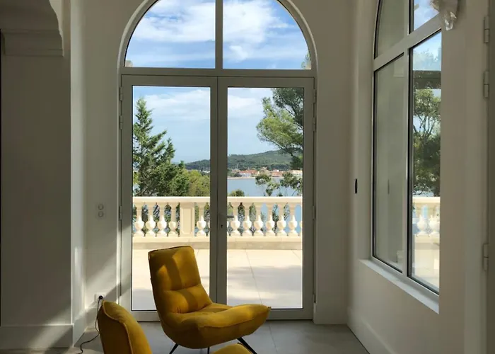 Maison De Maitre Avec Piscine En Front De * La Seyne-sur-Mer
