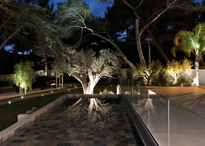 Maison De Maitre Avec Piscine En Front De