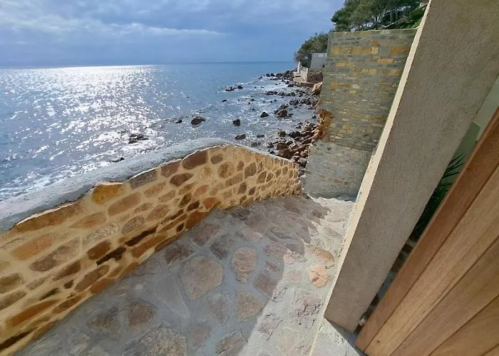 Maison De Maitre Avec Piscine En Front De *